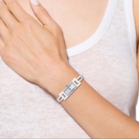 SALE ☄️GUCCI 26 DIAMOND MOP Watch EC - Picture 13 of 14